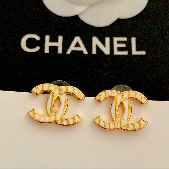 CHANEL Jewelry - ✨Chanel CC gold white Cruise earrings ✨